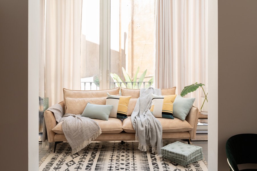 Sofa and cushions from La Mallorquina.