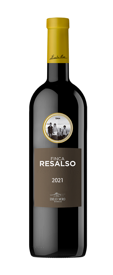 One bottle fo Finca Resalso 2021 wine.