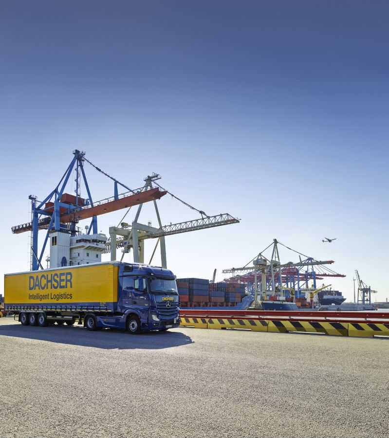 Dachser transports a giant crane for a space mission.