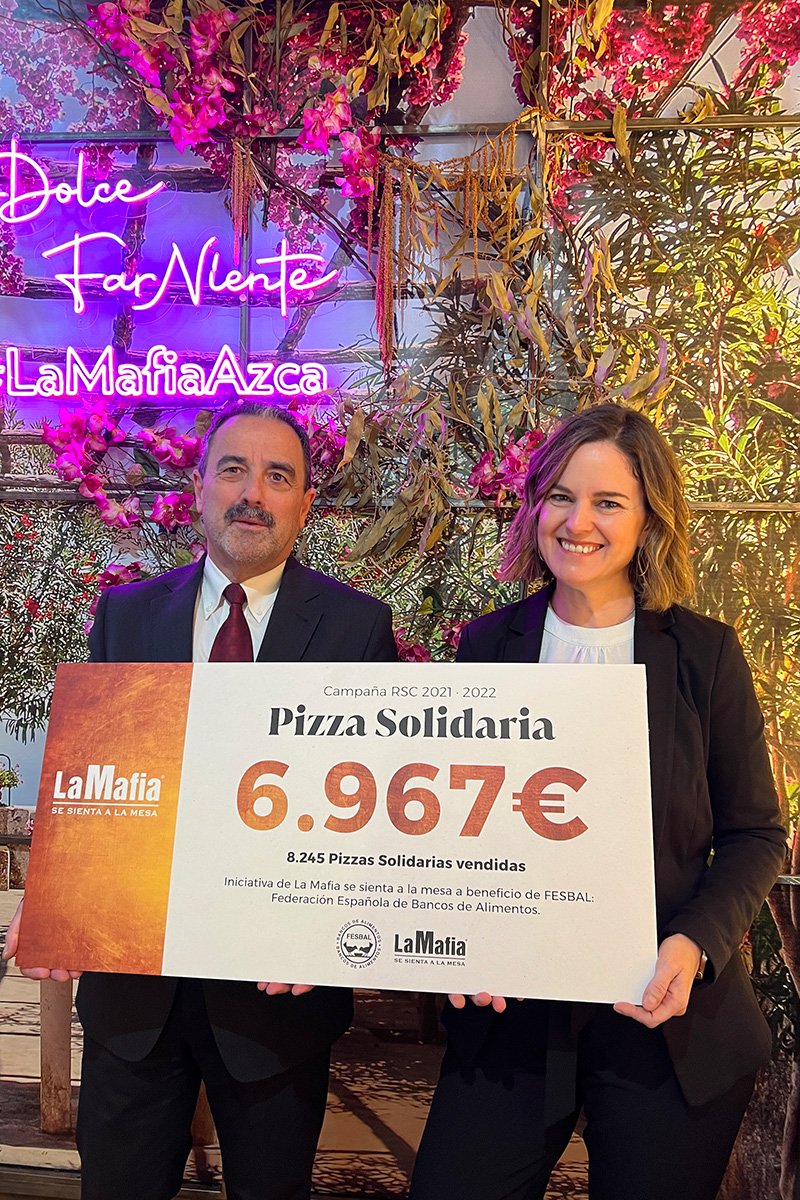 Francisco Greciano, Director of FESBAL, and Sonia Perez, Marketing Director of La Mafia 2.