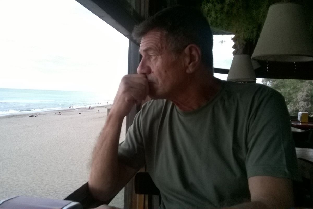 Portrait of Guillermo Saccomanno, winner of the 2025 Alfaguara Prize, courtesy of Alfaguara.