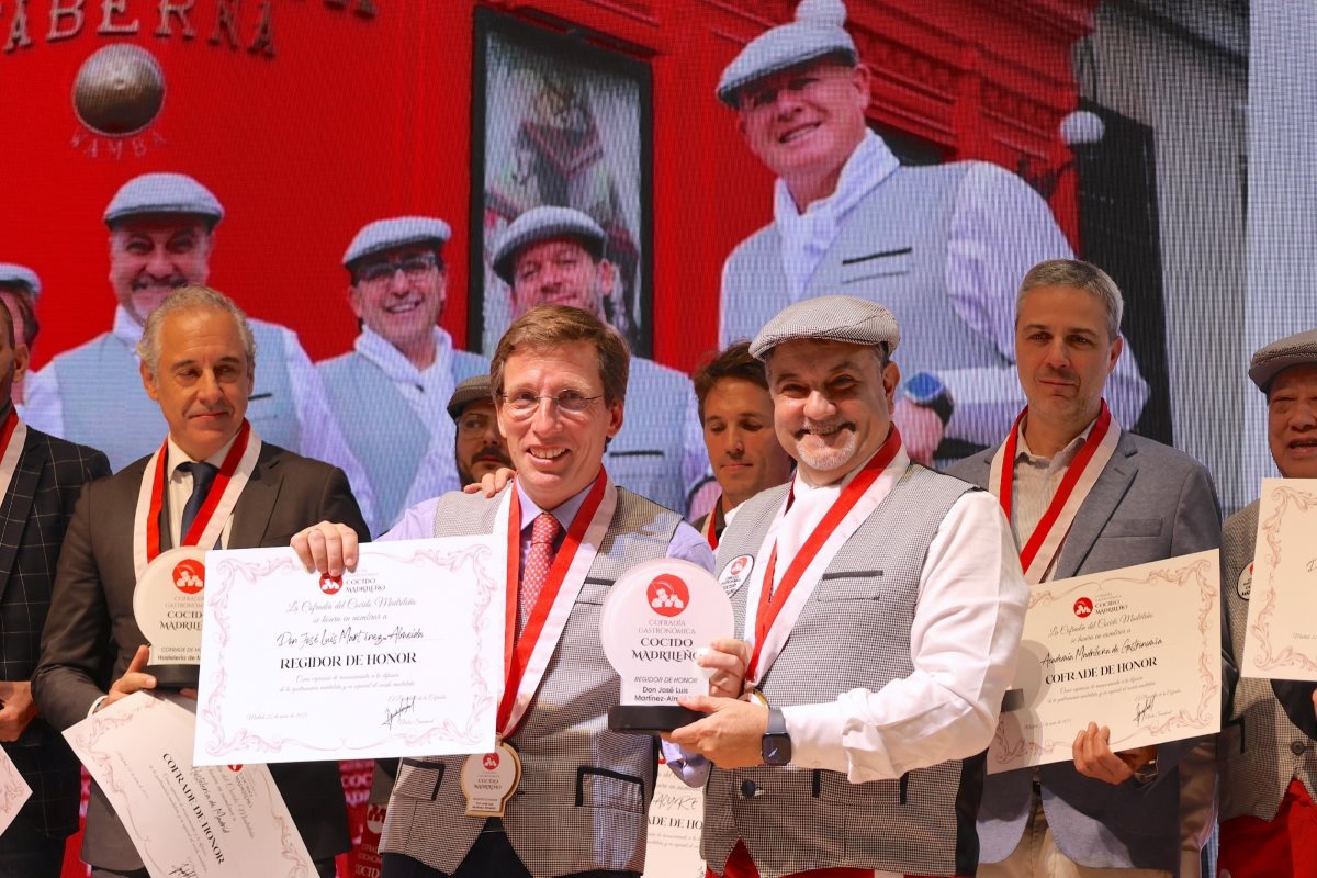 The Mayor of Madrid, José Luis Martínez-Almeida, has been appointed Honorary Councillor of the Cofradía del Cocido, Madrid typical boiled dinne brotherhood.