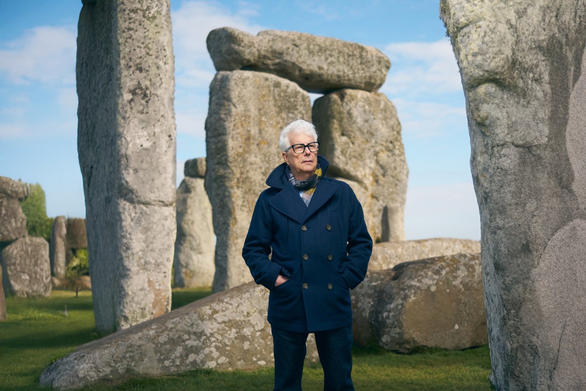 Ken Follet at Stonehenge, the location of his novel (edited with AI)