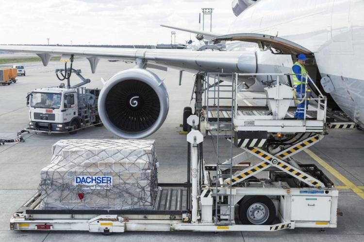 Loading a Dachser flight.