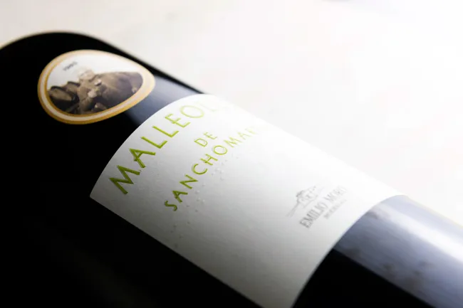 Botella de vino Malleolus de Sanchomartín, vista acostada.