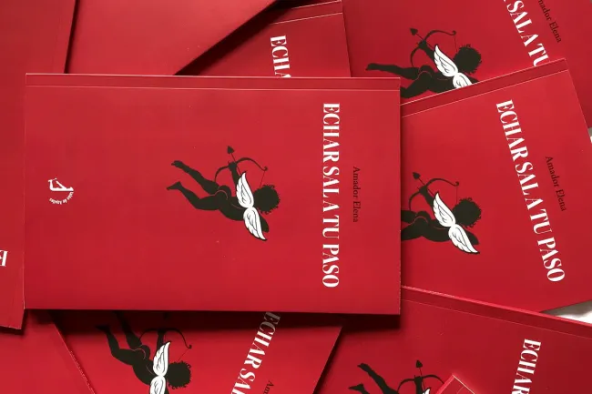 Echar Sal a Tu Paso, el libro de poemas ganador de un premio.