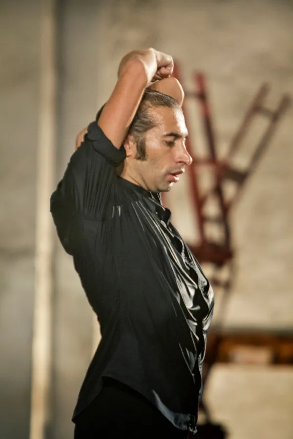 Israel Galván, flamenco dancer, performing, by Luis Castilla Fotografía.
