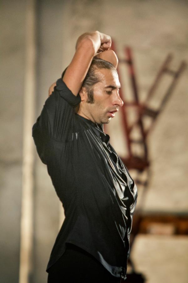 Israel Galván, flamenco dancer, performing, by Luis Castilla Fotografía.