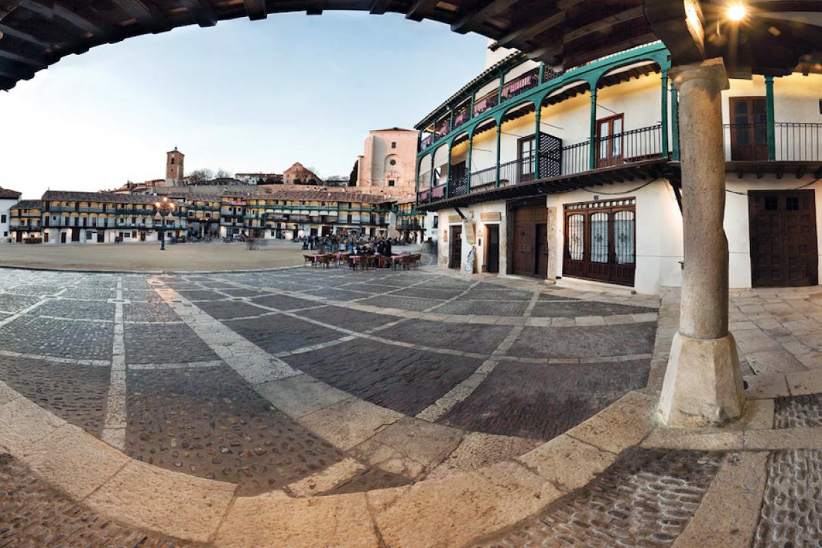 Main square in Chinchón.