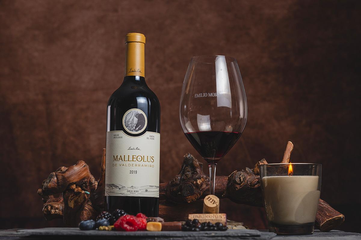 A bottle of 2019 Malleolus de Valderramiro and a glass of this wine.